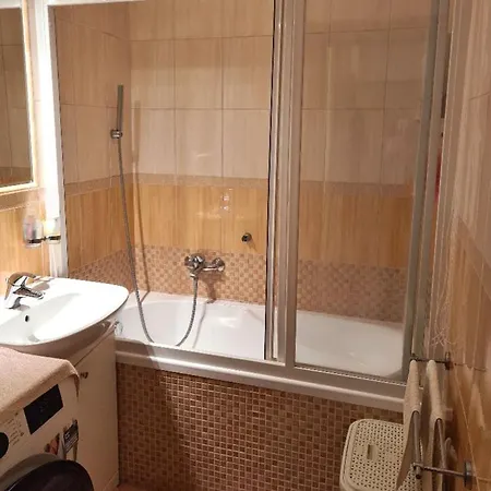 Byt S Balkonem Ve Zline Apartamento